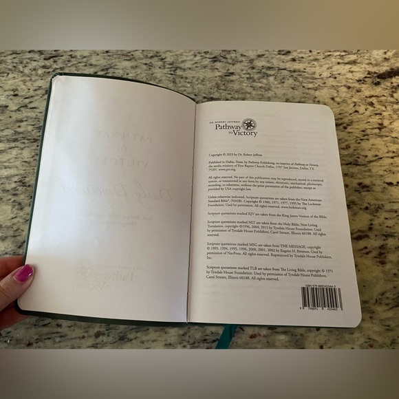 Pathway to Victory Daily Devotional Dr. Robert Jeffress 2023 Biblical Bible book - Picture 3 of 6